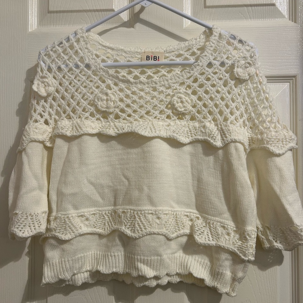 New sample BiBi Cream crochet rosette Sweater Size Small / medium 3/4 sleeve